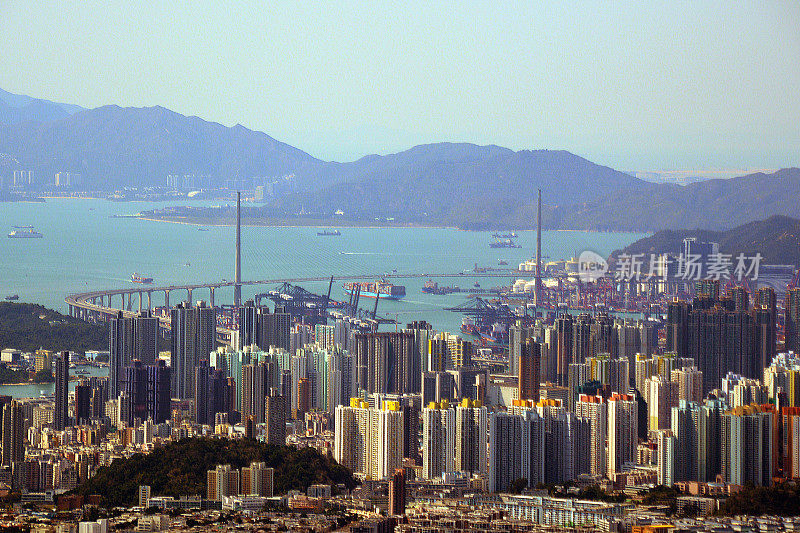 从九龙山顶眺望香港市景及昂船洲大桥