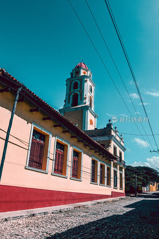 古巴特立尼达岛圣弗朗西斯科教堂附近的街道