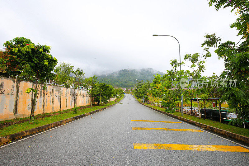 漫长曲折的空路