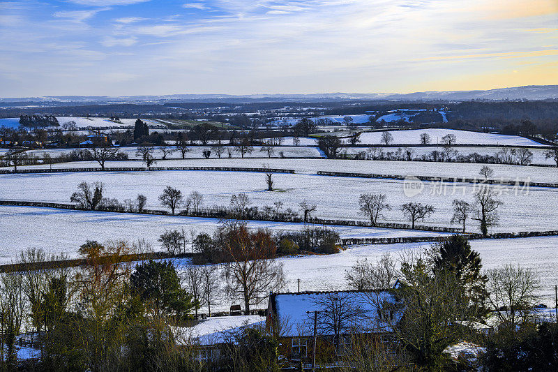 汉伯里伍斯特郡景观雪，冰，霜，冻，寒冷的冬天，农田，农田，向下看