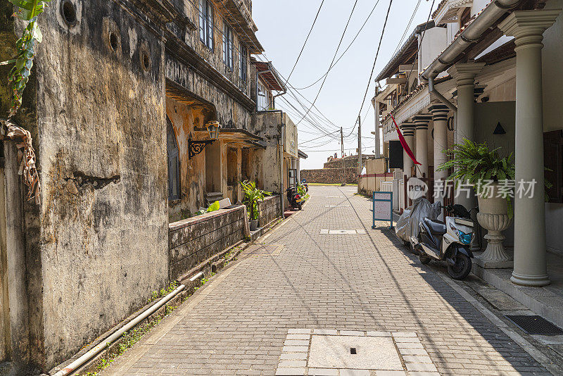 加勒是斯里兰卡最受欢迎的旅游目的地之一，街道上的历史建筑细节。