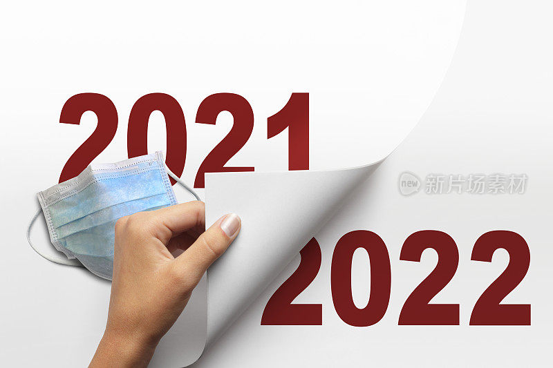 女人从2021年到2022年翻开新的一页