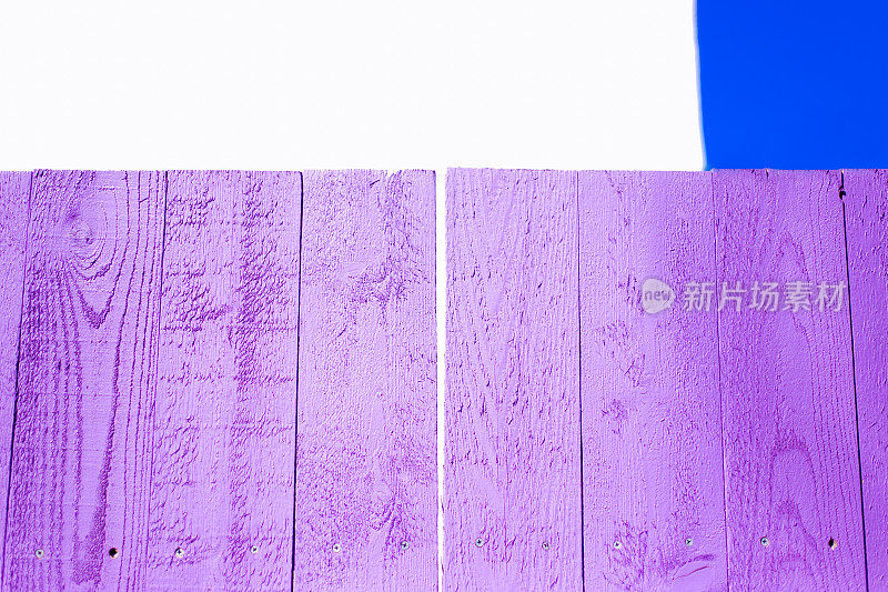 紫木栅栏，白宫，蓝天