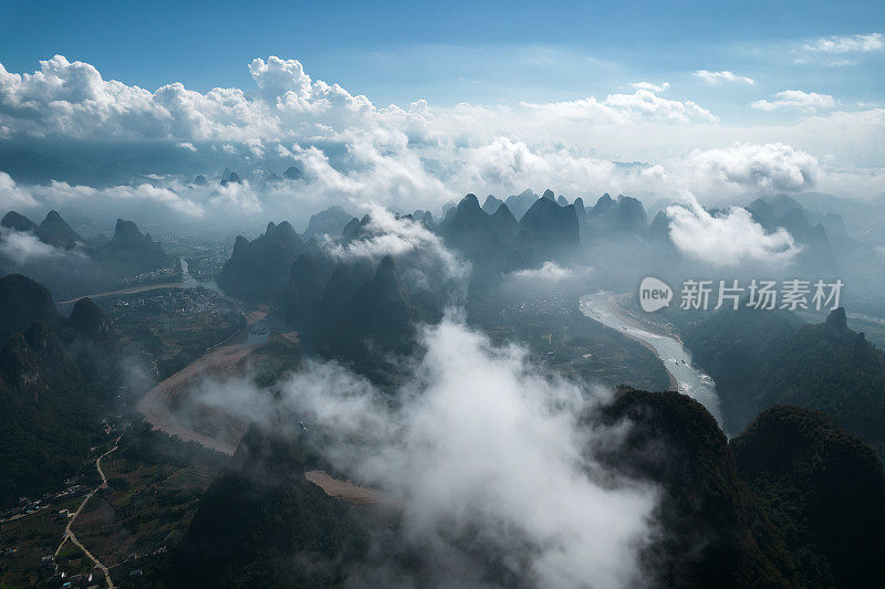 桂林阳朔县雾天大景观鸟瞰图