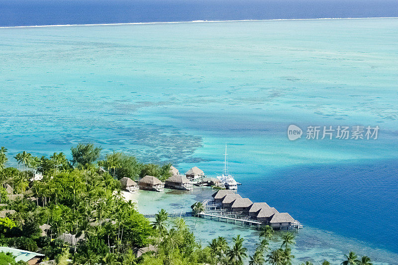 清澈湛蓝的海水