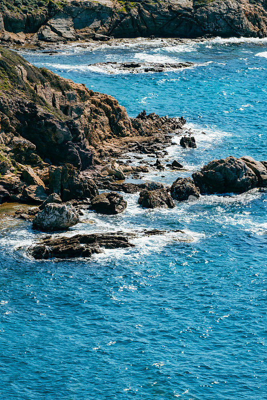 地中海的岩石海岸线