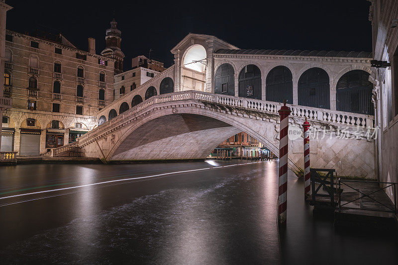 夜晚的威尼斯-里亚托桥