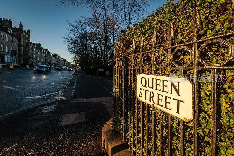 爱丁堡的街道名称为皇后街