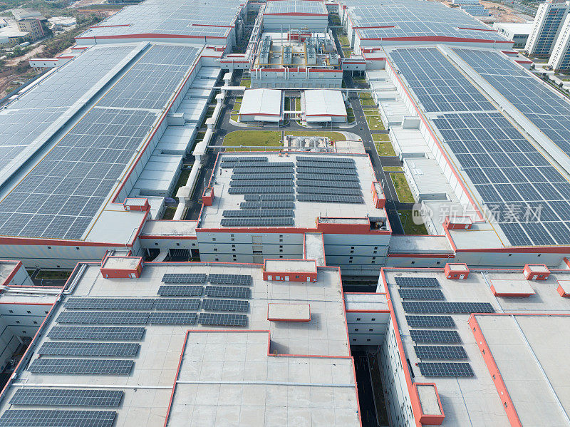 现代工厂屋顶太阳能发电