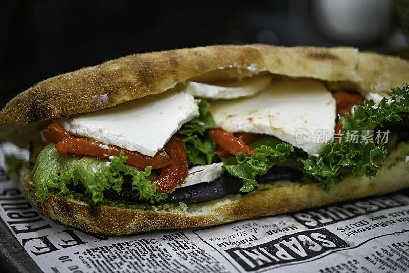 高分辨率近距离的新鲜和美味的三明治准备-以色列