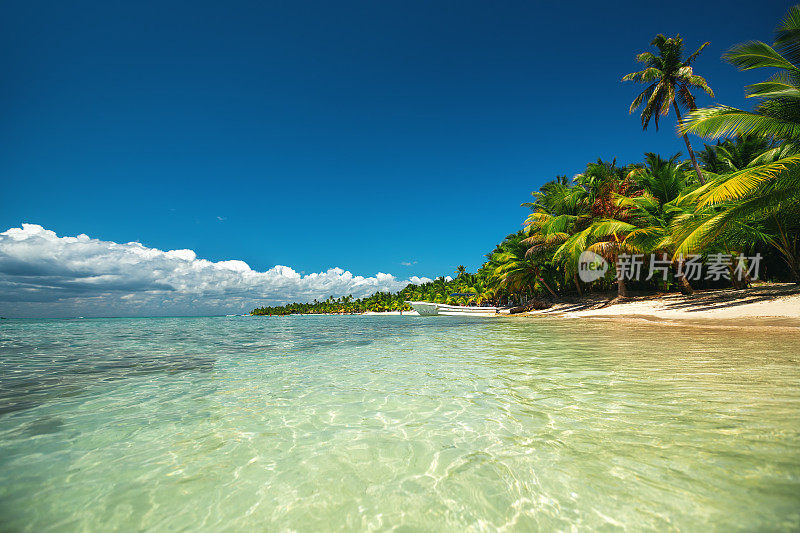 天堂般的热带岛屿海滩景观