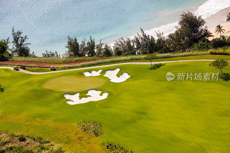 夏威夷考艾岛俯瞰太平洋的高尔夫球场