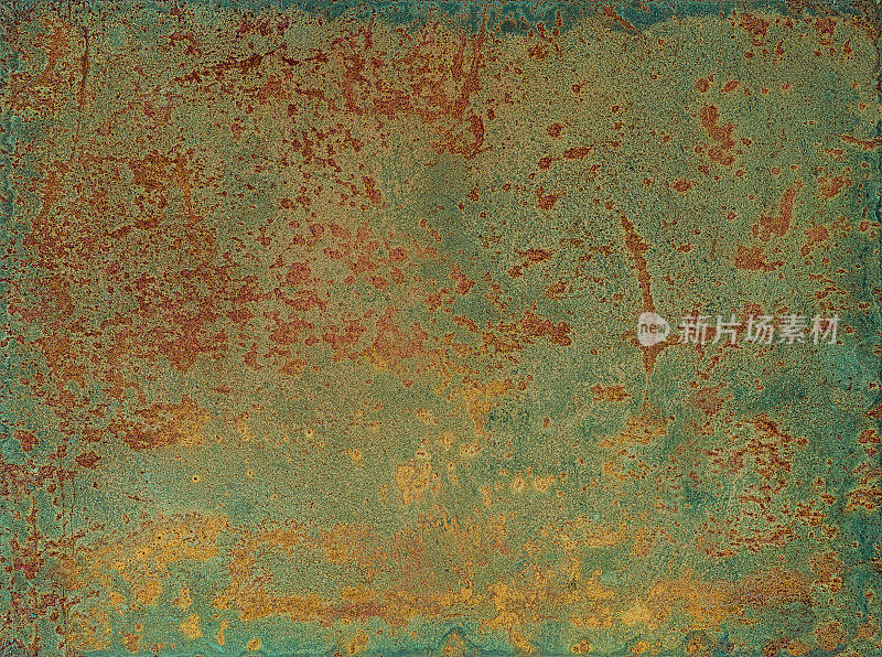 陈旧生锈的金属板背景与许多字符。