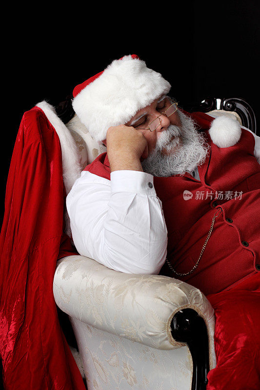 圣诞老人睡觉