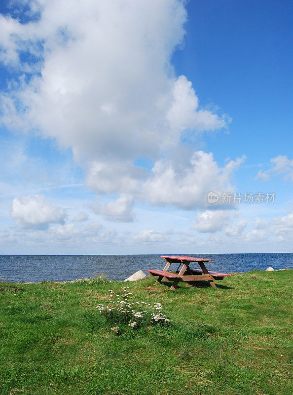 海边野餐桌