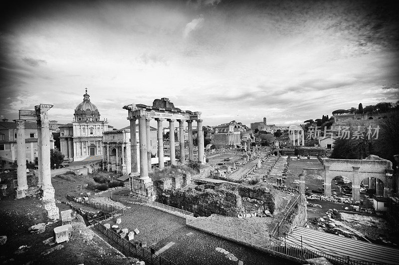 罗马论坛。黑色和白色