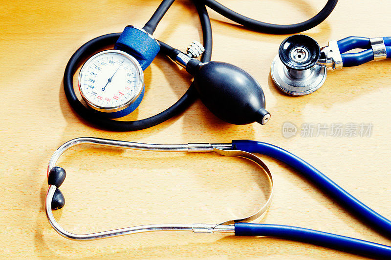基本体检设备:听诊器、血压计