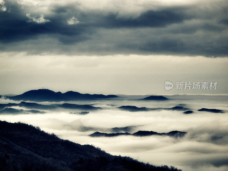 阴天的暴风雨云