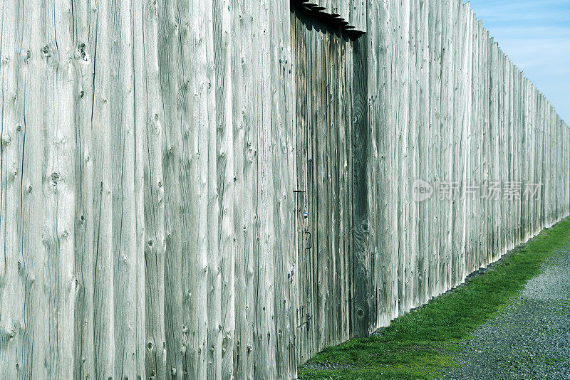 西温哥华重建堡垒的门和木墙