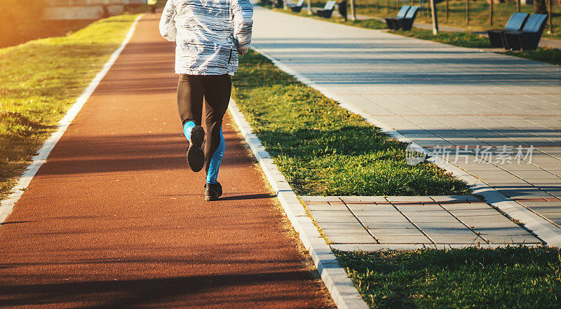早上慢跑。