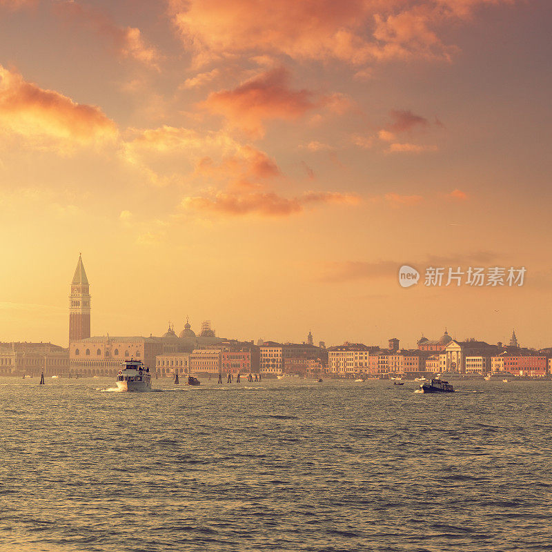 威尼斯，从泻湖看日落