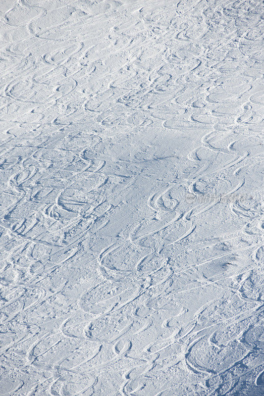 法国阿尔卑斯山的滑雪坡道