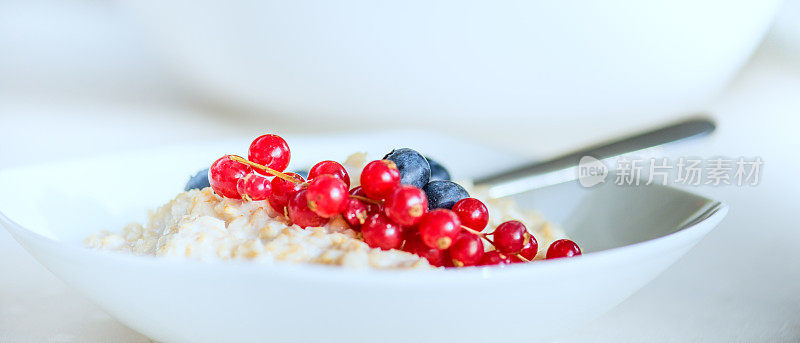 健康早餐和新鲜水果