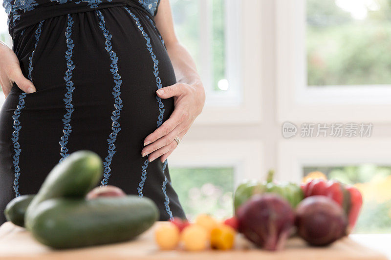 孕妇用新鲜蔬菜烹饪