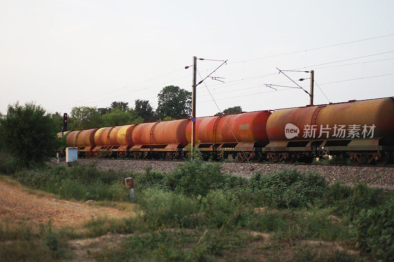 铁路石油汽车