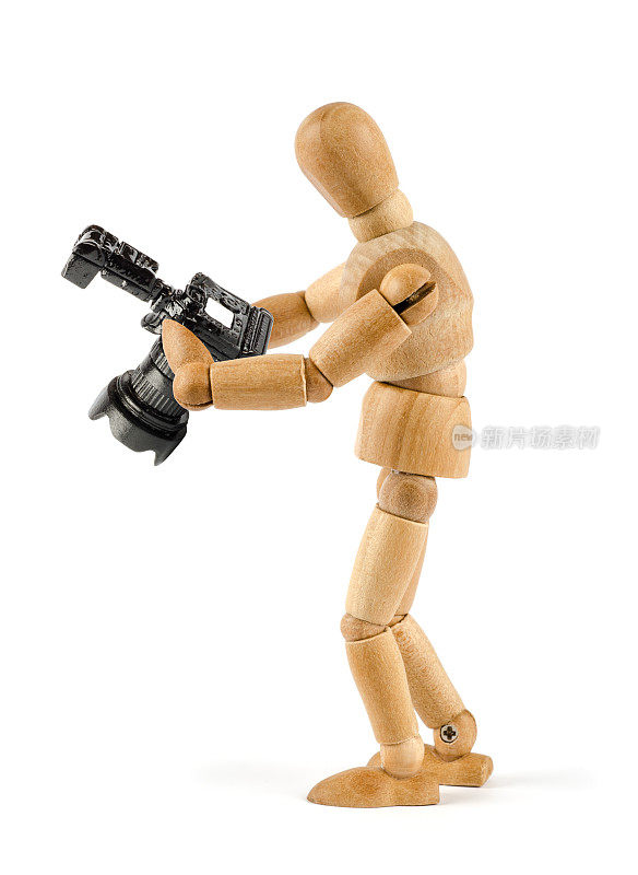木制人体模特摄影师用单反相机拍照
