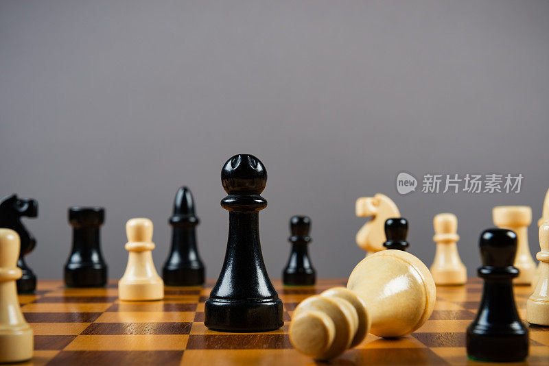 国际象棋皇后打国王