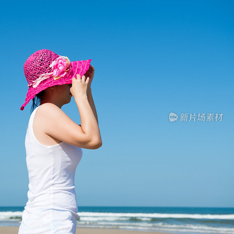 戴夏帽的女人