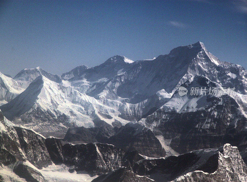 尼泊尔:空中俯瞰喜马拉雅山