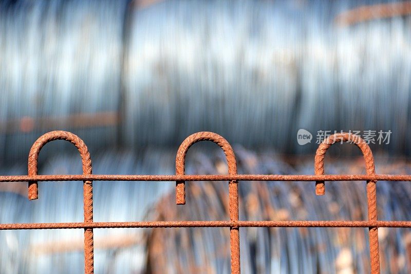生锈的铁围栏