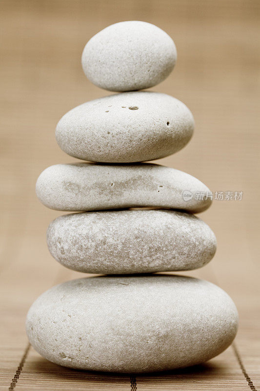 禅宗平衡的鹅卵石