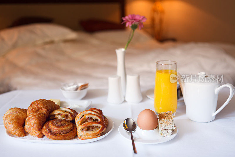 早餐在床上
