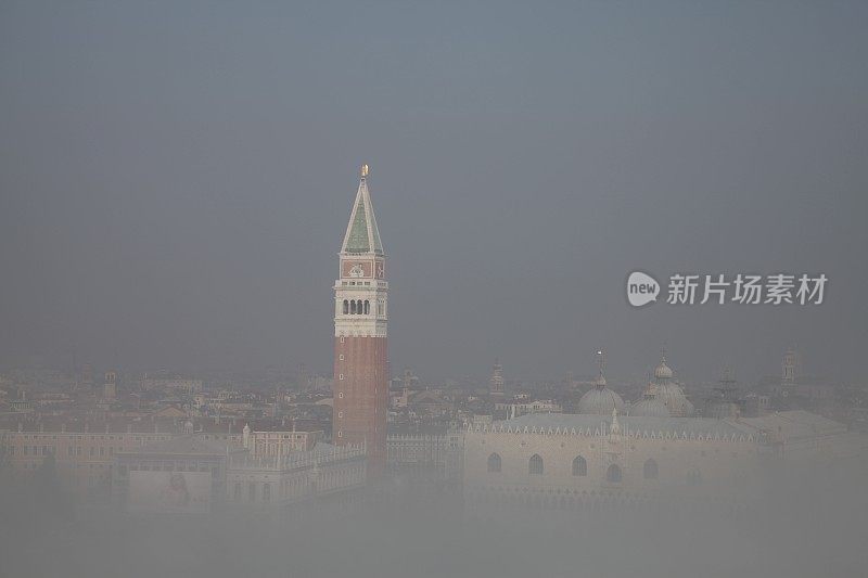 雾中的圣马可广场，意大利威尼斯