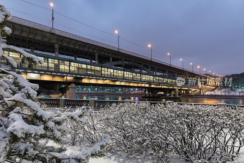 冬天被白雪覆盖的城市。莫斯科,俄罗斯