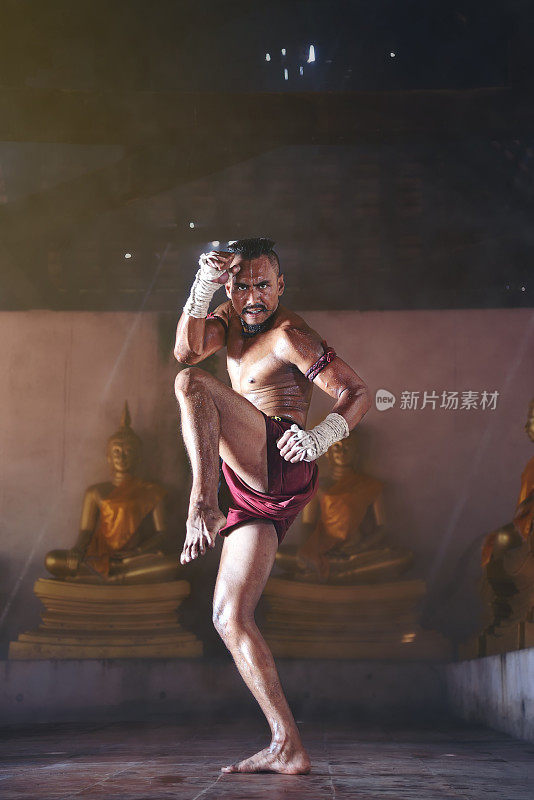 古代的泰国拳手都在用心练习。