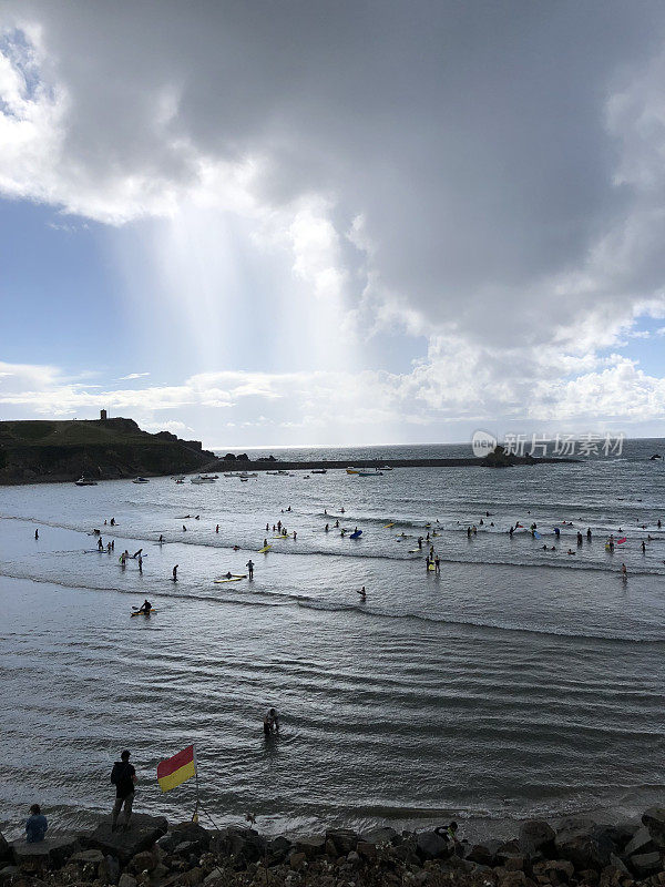 英格兰康沃尔郡的夏日海滩