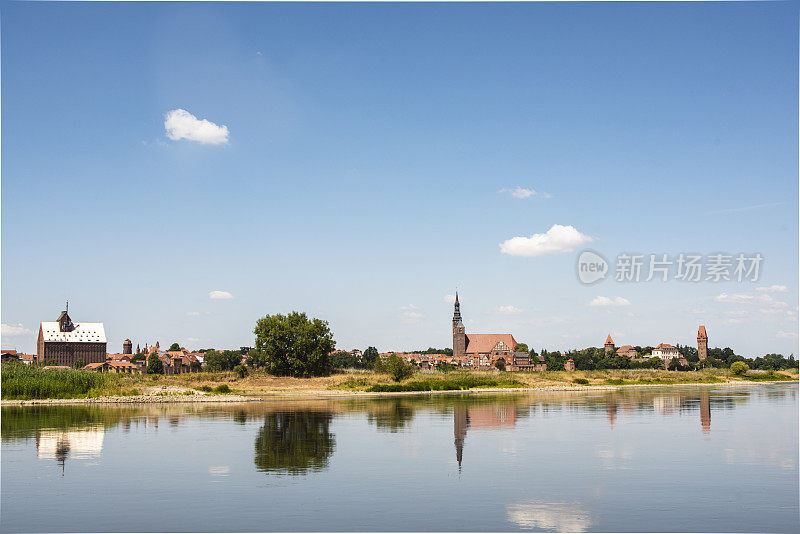 在德国萨克森-安哈尔特易北河的野生景观中探险，Tangermünde