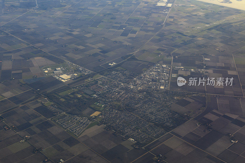 鸟瞰图的Emmeloord在Noordoostpolder，荷兰