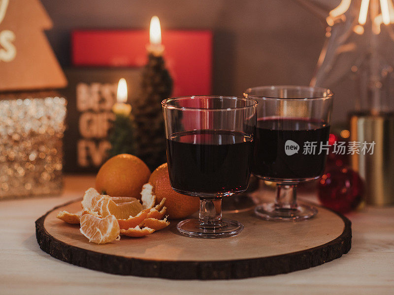 圣诞静物与礼物gl?gg热葡萄酒