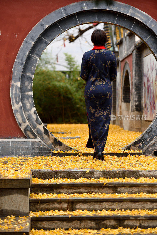 旗袍是一种具有典型中国元素的服装