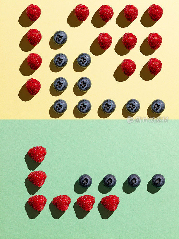 俄罗斯方块图案的蓝莓和覆盆子