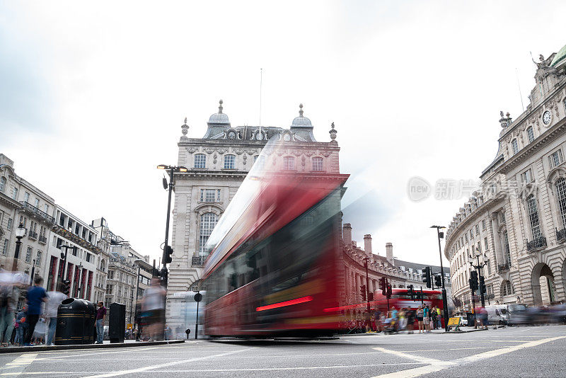 伦敦皮卡迪利广场的白天长时间曝光