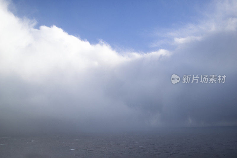 海上有暴雨