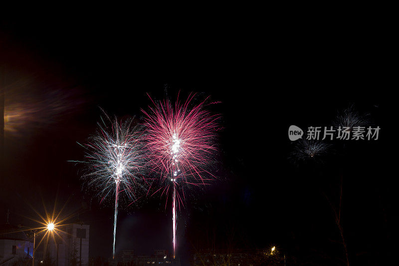 喜庆色彩的烟花背景。