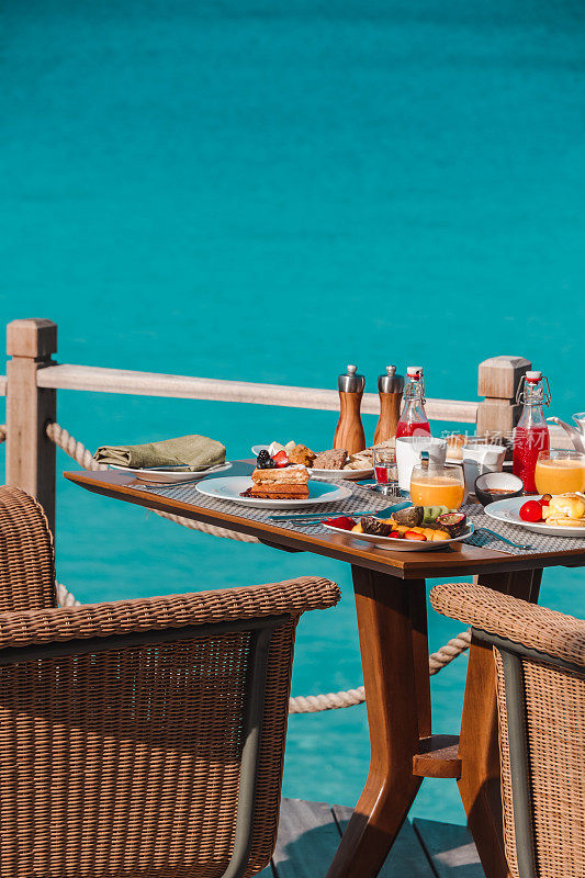 马尔代夫海边豪华早餐