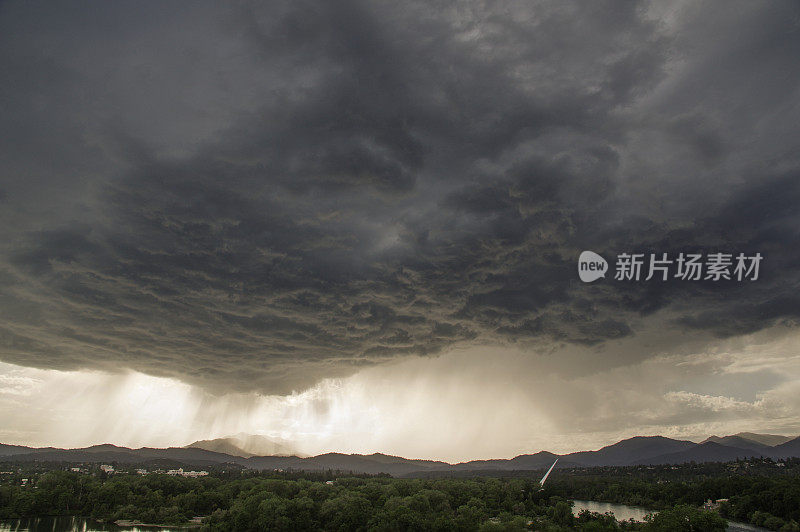 雨洪水